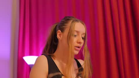 missqueenlust online show from 03-11-25, 06:21