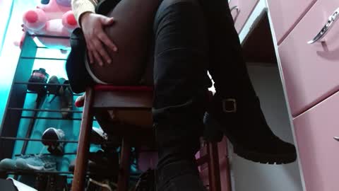 Snapshot of misssam28 chatting on 03-04-26, 04:02 TELL ME MISS online show from 03-04-26, 04:02