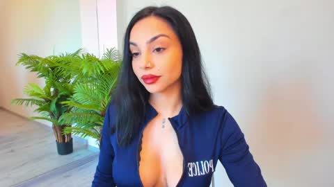 Sienna online show from 04-20-26, 06:05