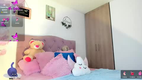 ... Independent model online show from 02-04-26, 11:31