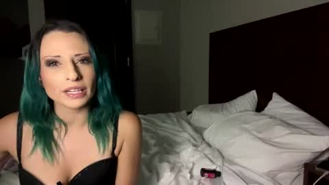 Snapshot of misstinkerbell21 chatting on 07-10-26, 07:49 misstinkerbell21 online show from 07-10-26, 07:49