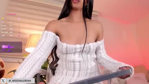 Snapshot of missvaleriaa chatting on 02-22-25, 04:40 Valeria Davila online show from 02-22-25, 04:40