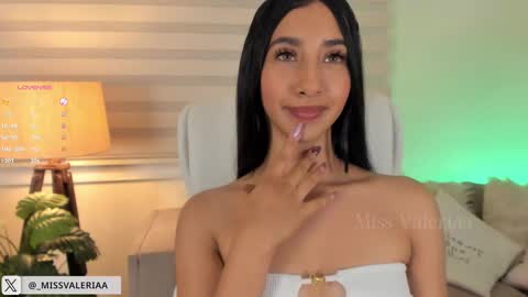 Snapshot of missvaleriaa chatting on 02-28-25, 02:42 Valeria Davila online show from 02-28-25, 02:42