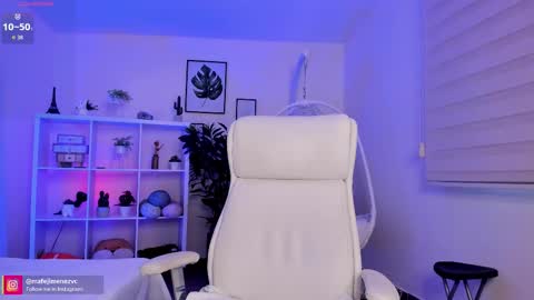 Mafe Jimenez online show from 10-22-25, 01:22