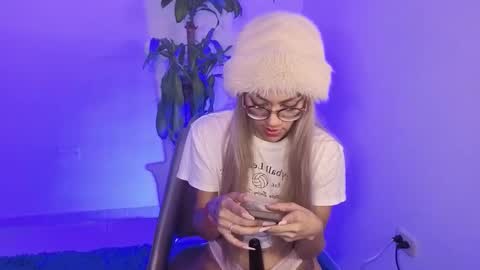 Snapshot of missvenuss chatting on 11-17-25, 11:32 IG MISSVENUSS1 online show from 11-17-25, 11:32