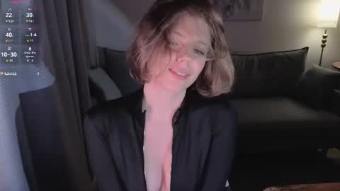 Snapshot of missvikiki chatting on 07-12-26, 10:01 Polly online show from 07-12-26, 10:01