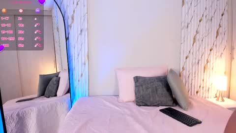 Snapshot of missvioleet chatting on 10-16-25, 05:25 missvioleet online show from 10-16-25, 05:25