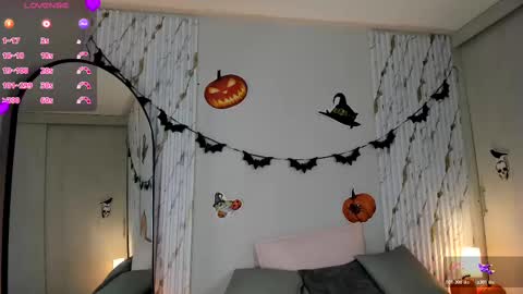 Snapshot of missvioleet chatting on 10-19-25, 05:02 missvioleet online show from 10-19-25, 05:02