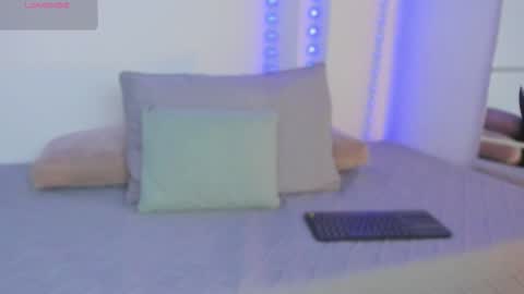 Snapshot of missvioleta_ chatting on 10-24-25, 02:46 Violetta online show from 10-24-25, 02:46