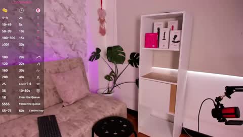 Pau OFmissweetpeach online show from 05-25-26, 08:59