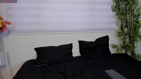 Snapshot of missy_davis chatting on 05-29-26, 08:29 Miss online show from 05-29-26, 08:29