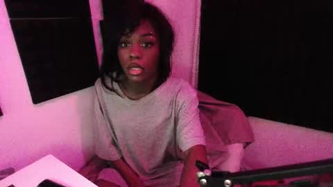 Snapshot of missymixingmiss chatting on 06-03-26, 05:21 lauren online show from 06-03-26, 05:21
