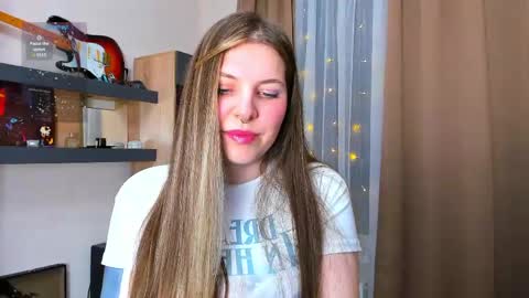 Snapshot of missyourann chatting on 04-19-26, 07:27 Anya online show from 04-19-26, 07:27