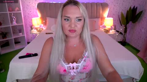 Amely  online show from 09-17-25, 02:19