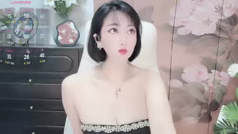 Snapshot of mist_lili chatting on 06-15-26, 01:24 Mist Lili online show from 06-15-26, 01:24