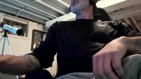 Snapshot of mister_bigg_dick chatting on 01-03-25, 06:11 AJ online show from 01-03-25, 06:11