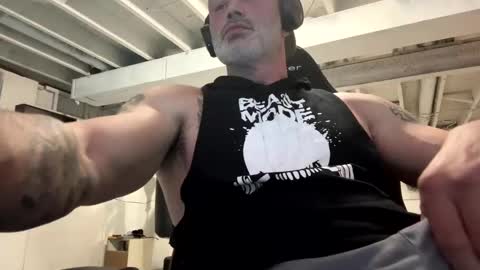 Snapshot of mister_bigg_dick chatting on 01-28-25, 04:50 AJ online show from 01-28-25, 04:50