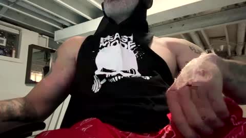 Snapshot of mister_bigg_dick chatting on 03-05-25, 05:50 AJ online show from 03-05-25, 05:50