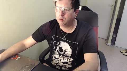 Snapshot of mistercoeur1 chatting on 12-30-24, 04:40 mistercoeur online show from 12-30-24, 04:40