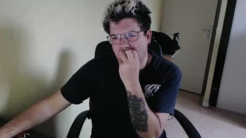 Snapshot of mistercoeur1 chatting on 01-02-25, 02:35 mistercoeur online show from 01-02-25, 02:35