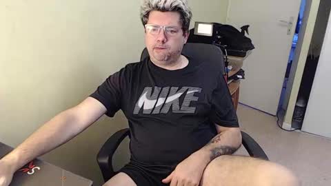 Snapshot of mistercoeur1 chatting on 01-11-25, 08:11 mistercoeur online show from 01-11-25, 08:11