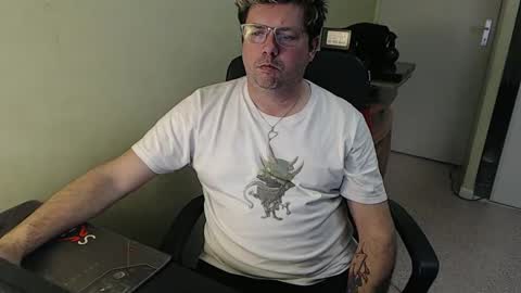 Snapshot of mistercoeur1 chatting on 01-17-25, 04:47 mistercoeur online show from 01-17-25, 04:47