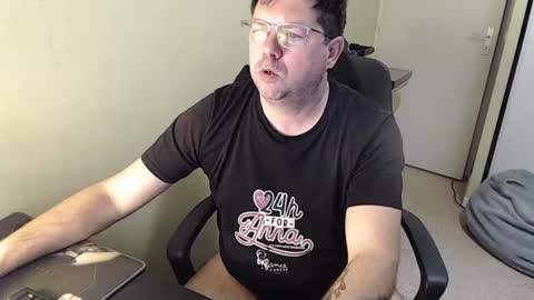 Snapshot of mistercoeur1 chatting on 02-12-25, 08:06 mistercoeur online show from 02-12-25, 08:06