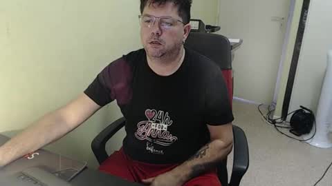 Snapshot of mistercoeur1 chatting on 10-25-25, 08:11 mistercoeur online show from 10-25-25, 08:11