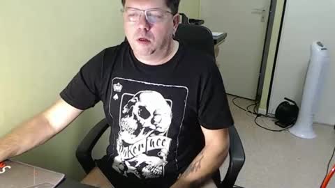 Snapshot of mistercoeur1 chatting on 11-12-25, 08:37 mistercoeur online show from 11-12-25, 08:37