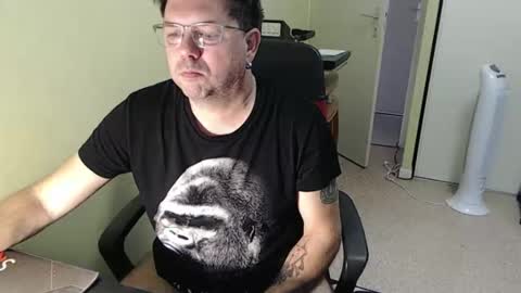 Snapshot of mistercoeur1 chatting on 11-15-25, 09:39 mistercoeur online show from 11-15-25, 09:39