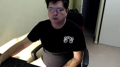 Snapshot of mistercoeur1 chatting on 12-03-25, 08:34 mistercoeur online show from 12-03-25, 08:34