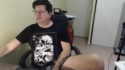 Snapshot of mistercoeur1 chatting on 12-15-25, 04:55 mistercoeur online show from 12-15-25, 04:55