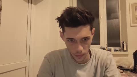 MisteriosoXragazzoX online show from 11-18-25, 03:49