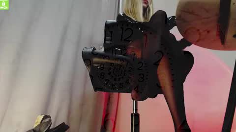 Snapshot of mistress__alice_ chatting on 03-01-26, 06:26 Mistress Alice online show from 03-01-26, 06:26