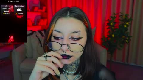 Snapshot of mistress__marcelline chatting on 04-25-26, 02:03 Marcelline online show from 04-25-26, 02:03