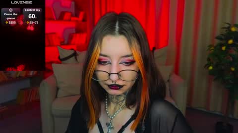 Snapshot of mistress__marcelline chatting on 04-28-26, 02:27 Marcelline online show from 04-28-26, 02:27