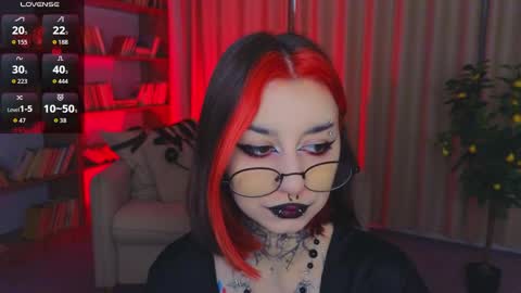 Snapshot of mistress__marcelline chatting on 05-15-26, 01:56 Marcelline online show from 05-15-26, 01:56