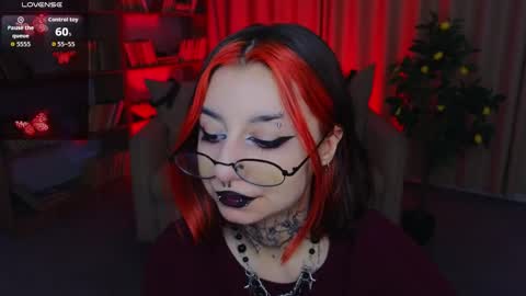 Snapshot of mistress__marcelline chatting on 05-26-26, 01:45 Marcelline online show from 05-26-26, 01:45