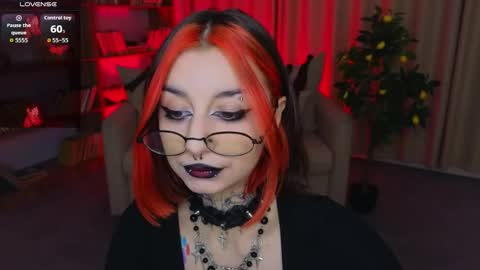 Snapshot of mistress__marcelline chatting on 05-27-26, 01:57 Marcelline online show from 05-27-26, 01:57