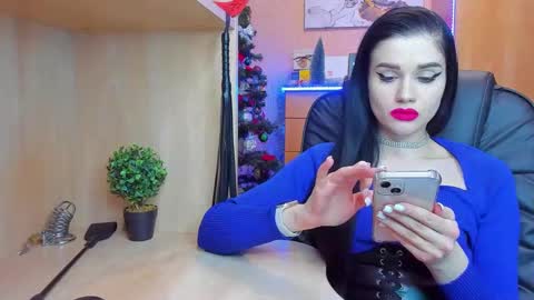 Snapshot of mistress_kristi chatting on 12-12-24, 08:32 Mistress Kristi online show from 12-12-24, 08:32