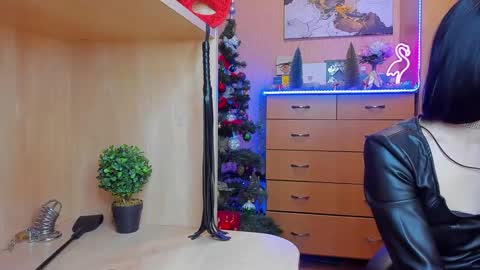 Snapshot of mistress_kristi chatting on 12-24-24, 11:22 Mistress Kristi online show from 12-24-24, 11:22