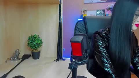 Snapshot of mistress_kristi chatting on 01-20-25, 07:14 Mistress Kristi online show from 01-20-25, 07:14