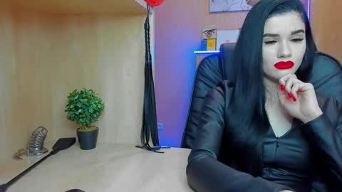 Snapshot of mistress_kristi chatting on 01-24-25, 06:56 Mistress Kristi online show from 01-24-25, 06:56