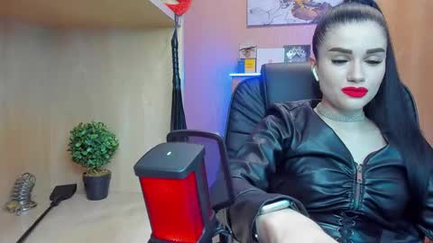 Snapshot of mistress_kristi chatting on 01-26-25, 07:52 Mistress Kristi online show from 01-26-25, 07:52