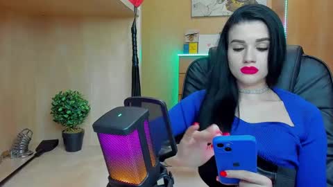 Snapshot of mistress_kristi chatting on 01-28-25, 06:39 Mistress Kristi online show from 01-28-25, 06:39