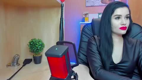 Snapshot of mistress_kristi chatting on 01-31-25, 06:36 Mistress Kristi online show from 01-31-25, 06:36