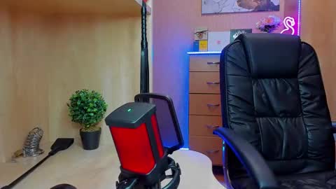 Snapshot of mistress_kristi chatting on 02-06-25, 07:51 Mistress Kristi online show from 02-06-25, 07:51