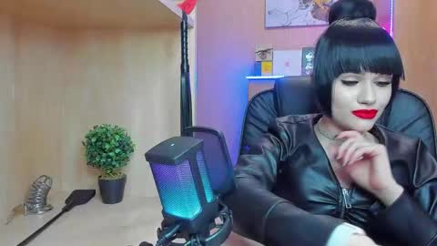 Snapshot of mistress_kristi chatting on 02-21-25, 08:38 Mistress Kristi online show from 02-21-25, 08:38