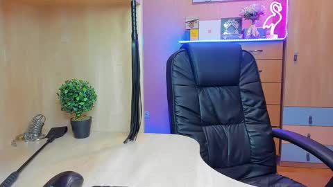 Snapshot of mistress_kristi chatting on 02-26-25, 06:21 Mistress Kristi online show from 02-26-25, 06:21
