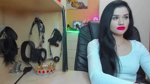 Snapshot of mistress_kristi chatting on 09-21-25, 08:10 Mistress Kristi online show from 09-21-25, 08:10